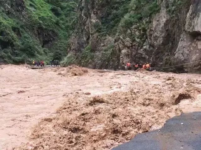 “大家好，我叫川藏线，是一个成熟的公路，这是我的自我介绍”