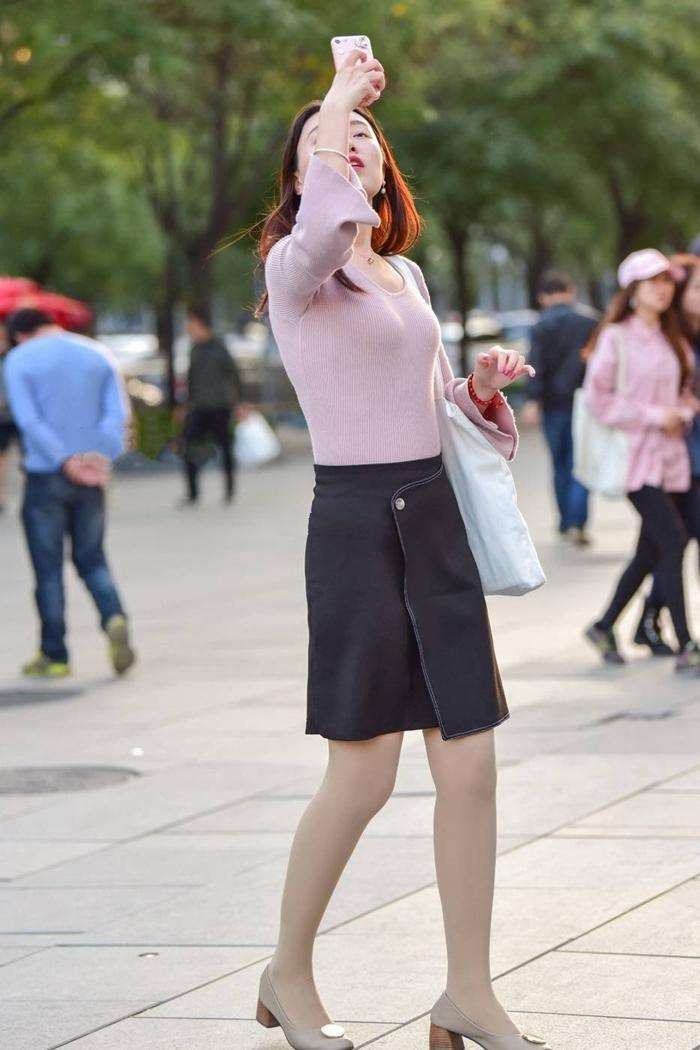 节拍：女生笑得真甜美漂亮, 薄款穿得这么贴身也是一种时尚美