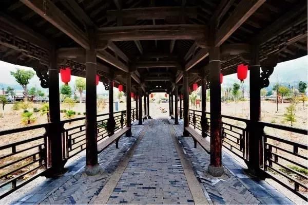 春天最适合一个人小住几日的安静古镇，累了就出去走走！