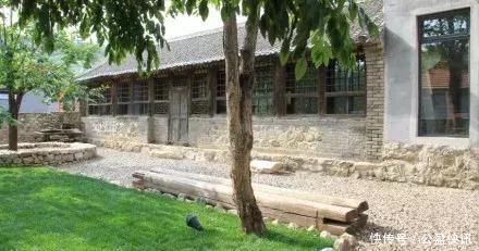  【过上】“北漂”老外爆改长城下100㎡破败农民房，一家四口过上