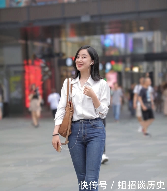  清爽|选择清爽干练的牛仔裤穿搭，让你轻松应对初夏，秀出想要的美