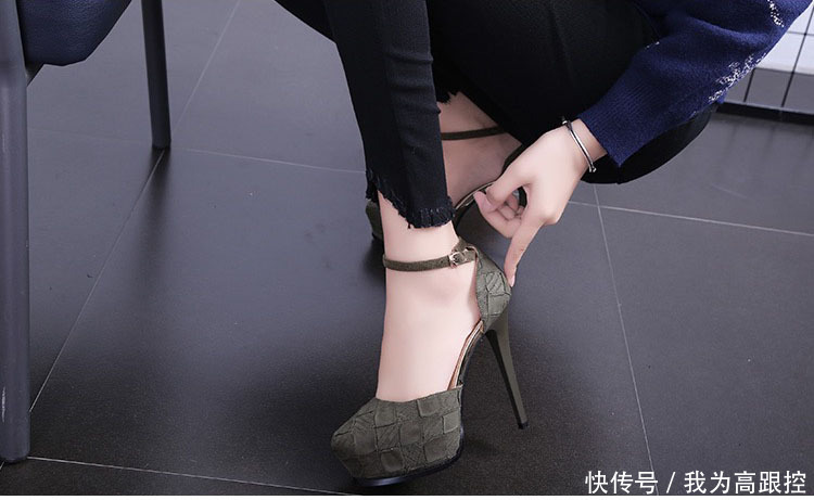 纸皮纹理的防水台高跟鞋，性感又有一点柔弱感