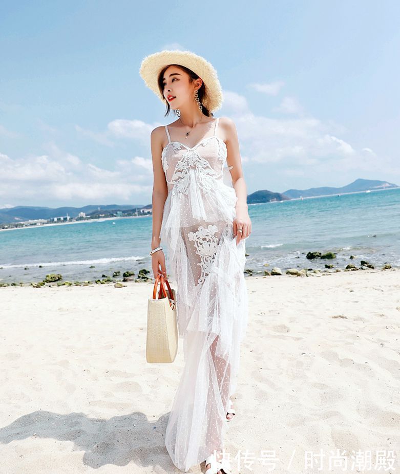 夏季到了，有到了美眉展现大长腿的时候，连衣裙穿出大长腿不在话