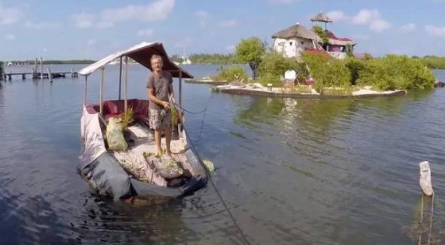 英国大叔用空瓶子建小岛，有房有树还有无线网，生活无比惬意