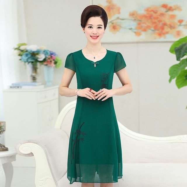 夏季都来了穿什么牛仔裤!看看时下流行这些修身女装,美炸了