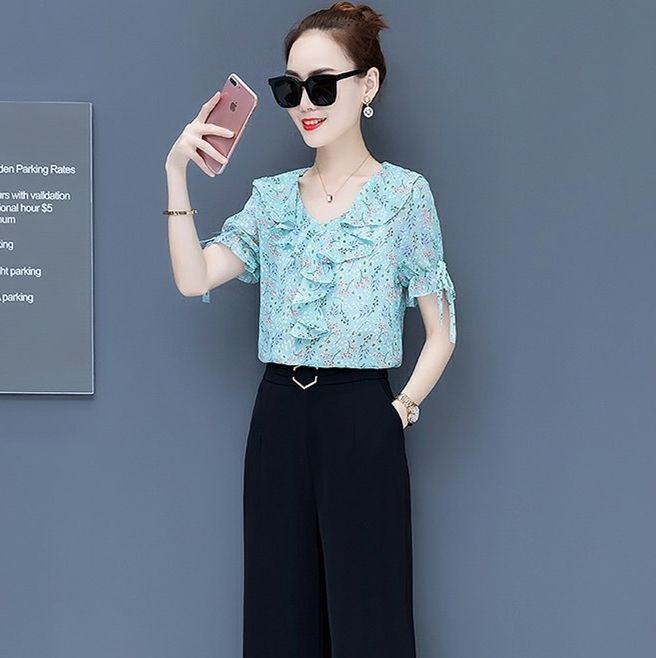 周末走亲戚，穿上新买的时髦套装，都夸我年轻漂亮，越来越会打扮