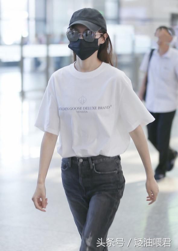 史上最惨烈撞衫：贾玲唐嫣同穿白T，网友：就算没胸也要减肥到底