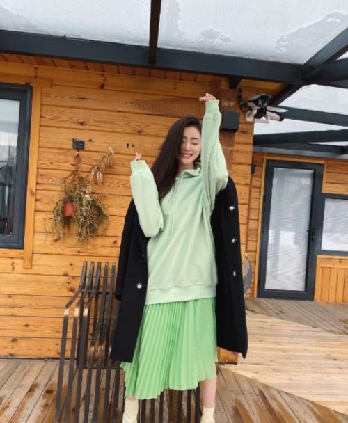 [ 驾驭得来]鱼尾裙穿出出完美身材，让人心动，张天爱不愧是“尤物”