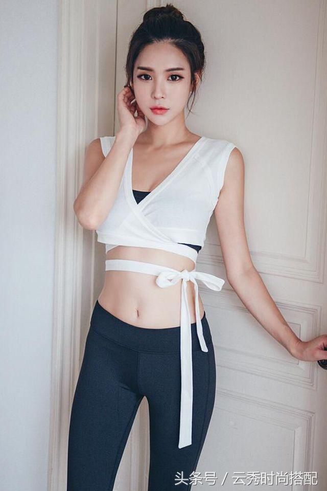 紧身打底裤小姐姐，有致的身材让人一览无遗，让人怦然心动！