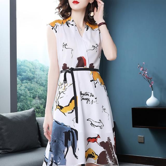 据说现在流行这样的连衣裙，“水蛇腰”显露无遗，70后穿超有气质