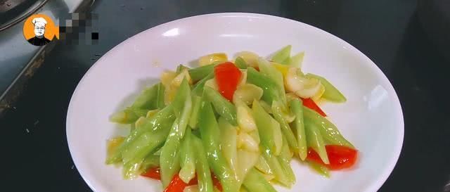  老刘教：老刘教你西芹百合做法，简单营养，碧绿清脆