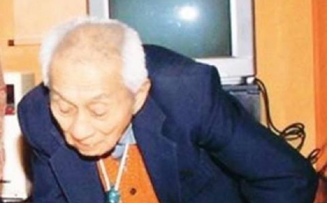 一群外乡人来农村卖刀，不收现金只赊账，还记得他们留下的预言吗