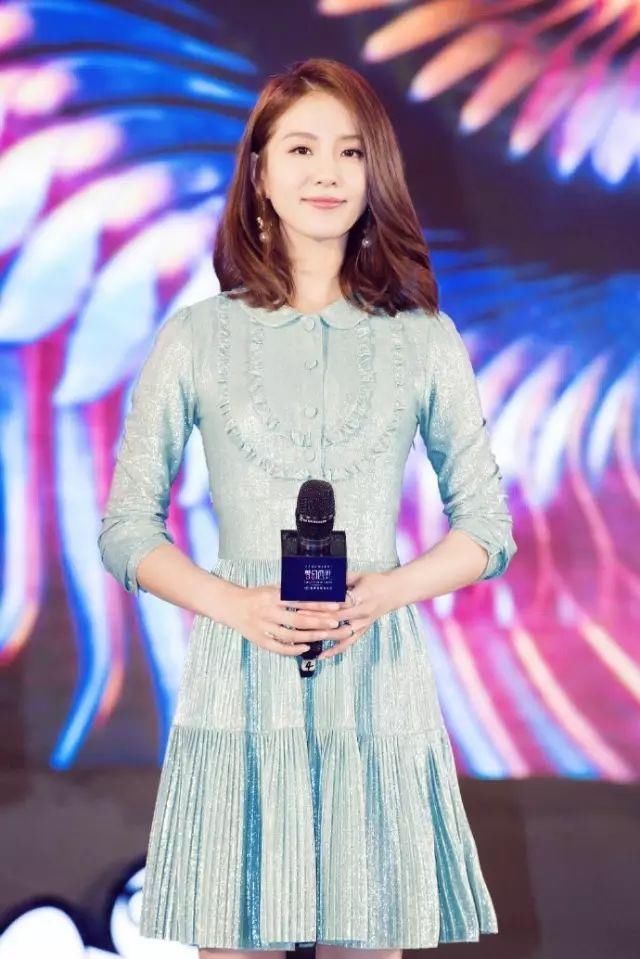 佟丽娅赵丽颖齐齐剪短发，你要玩一下吗?