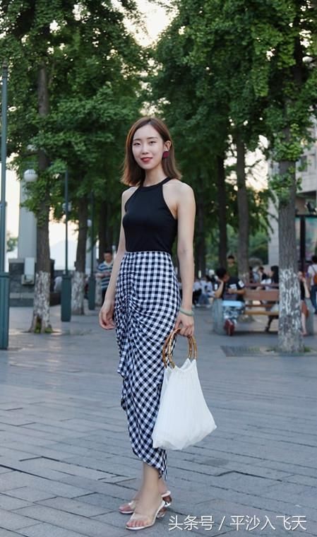 杭州街拍：俏皮可爱的美女给城市带来了活力！