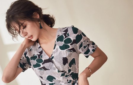 老实说“蜂腰”连衣裙火了，比冷风裙时尚洋气，适合40岁女人