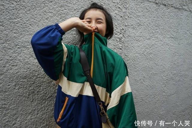 18岁欧阳娜娜与17岁张子枫同走红毯，这是得罪造型师了吗