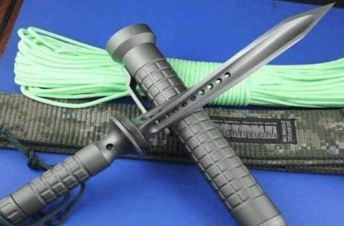  「解放军」大名鼎鼎的三棱军刺，解放军为啥不装备？答案很简单，不是被禁用