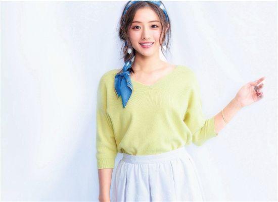  春夏：春夏4种丝巾搭配，美得高级又特别，胜过买N条新裙子
