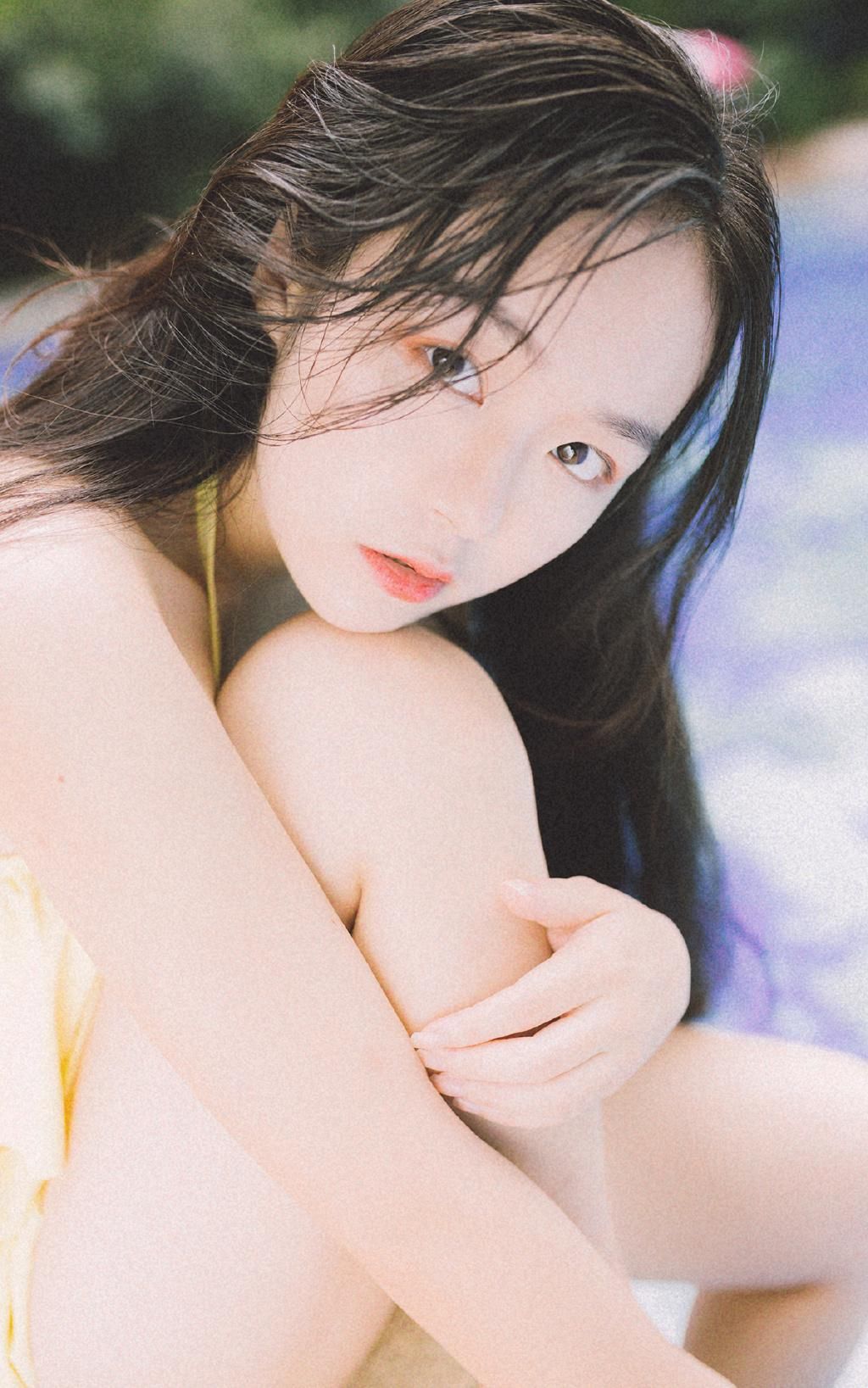 性感泳装美女夏日胶片写真图片