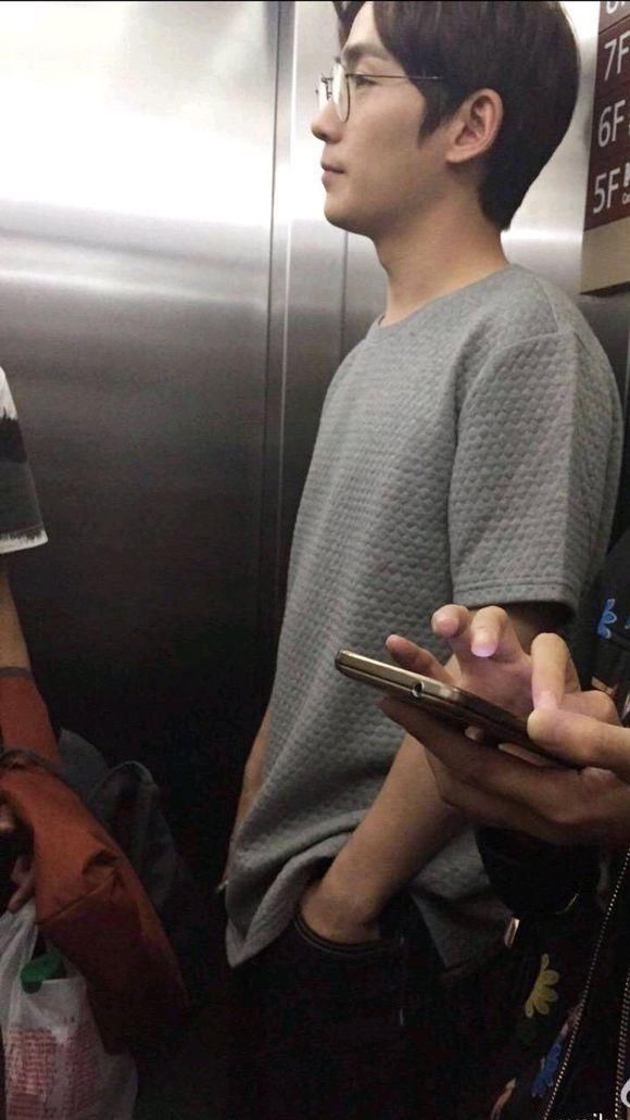 网友爆出未精修朱一龙照片简直辣眼睛 粉丝回怼你算什么天仙