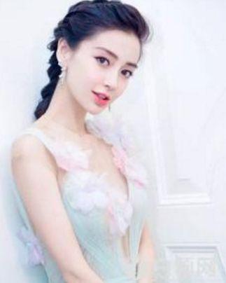 杨颖留空气刘海，唐嫣留空气刘海，郑爽留空气刘海，差别有点大！