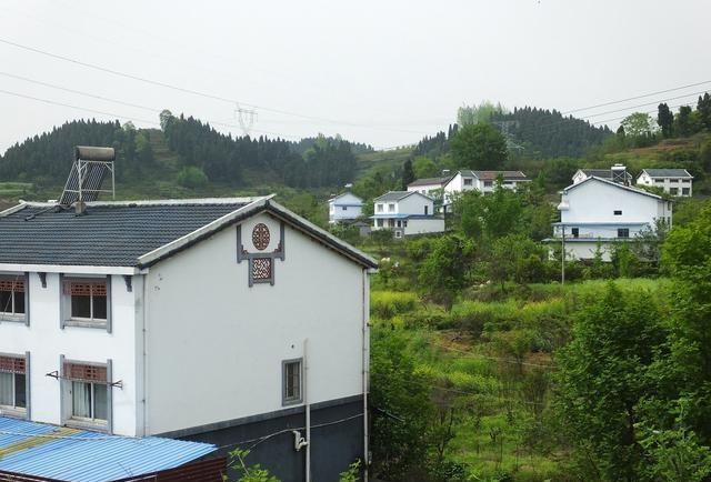 户口迁出后，老家的房子怎么办？会被村集体回收吗？