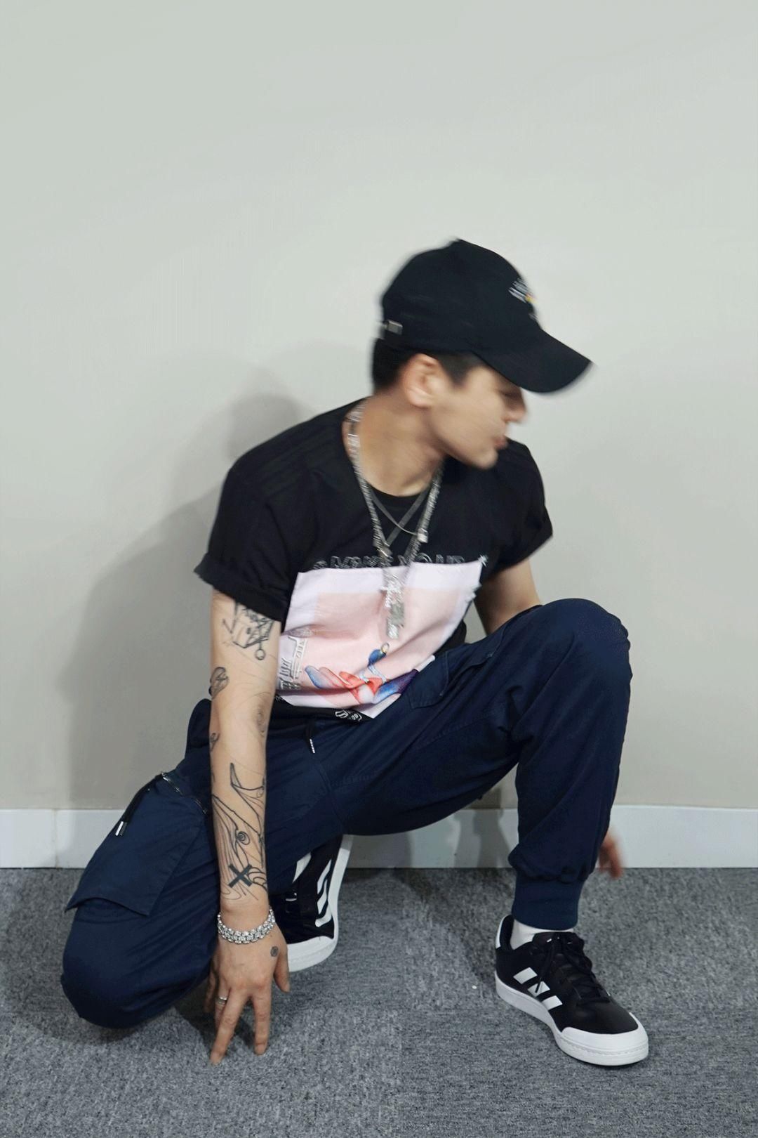 30岁的助理说，和17岁的四字弟弟谈恋爱，绝对不是姐弟恋