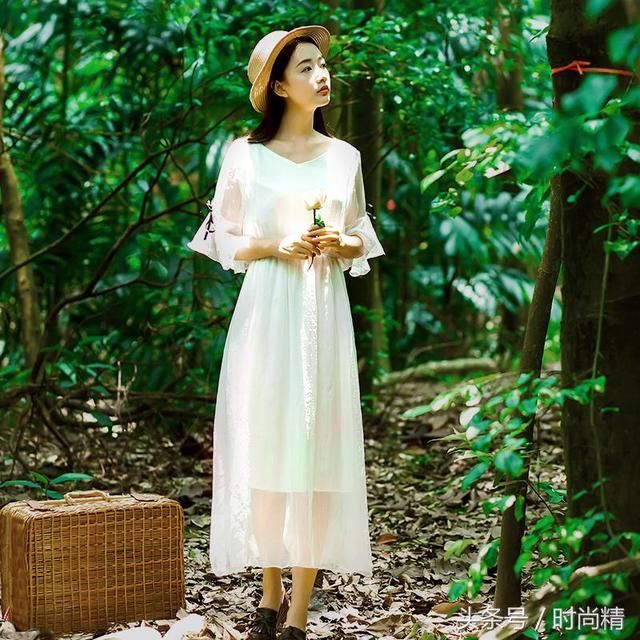 淡雅清新的连衣裙，今夏美到让人挪不开眼睛