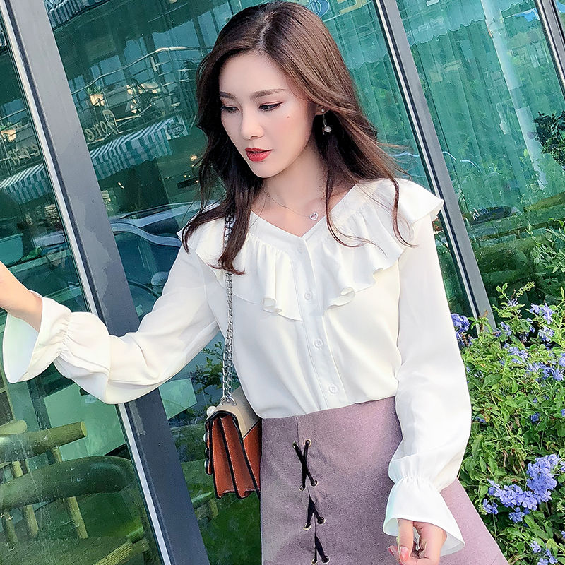 老妈51岁一点也不显老，穿这种秋衫配小脚裤，优雅显嫩特迷人