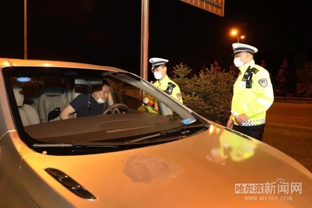 驶机动车：交警夜查｜21名涉酒驾车者被抓现行