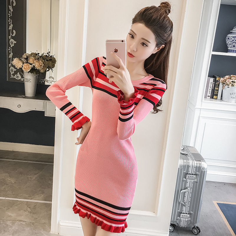 小姐姐,你真会打扮!穿这样的洋气秋装,可爱时尚完全藏不住