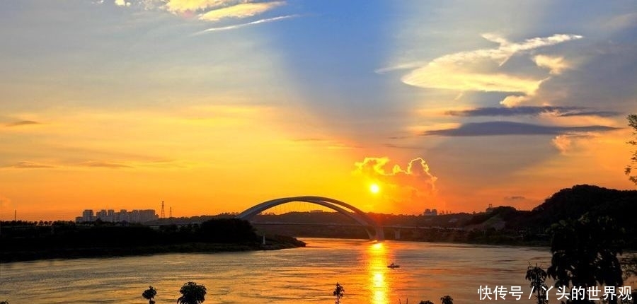 白居易为此地作下三首词,每一首都脍炙人口,令人心生向往