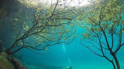  绿湖公园■世界上最任性的公园，一年只存在3个月，想去玩还得会潜水