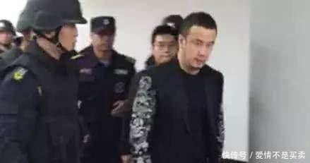 张卫健吸毒被捕当事人晒自拍照回应我在搬家