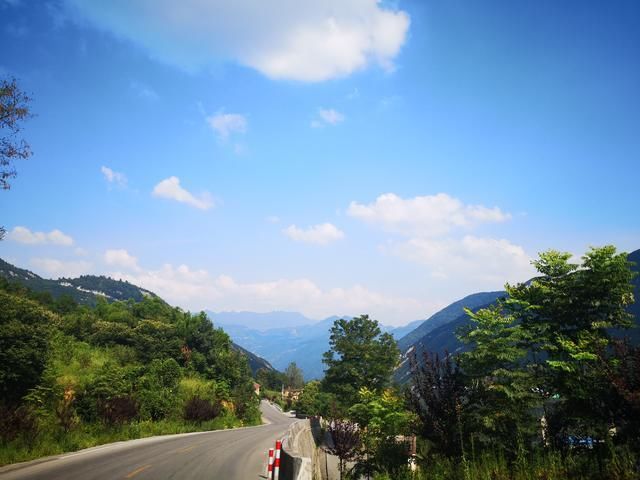 告别重庆,进入贵州,小情侣在夜里赶路,却遇到了危险