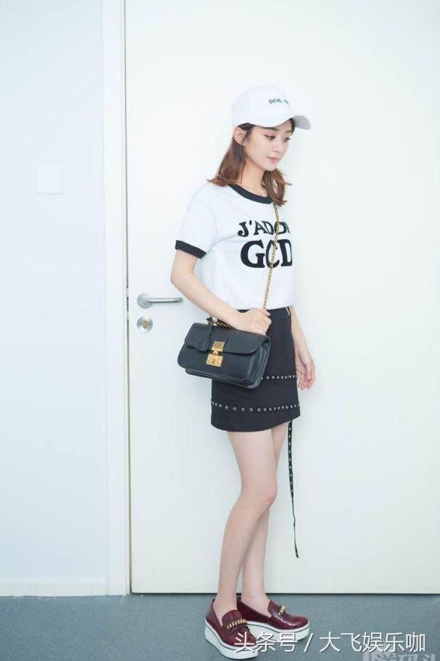 31岁赵丽颖撞上了21岁关晓彤，网友：真嫩和装嫩一目了然！