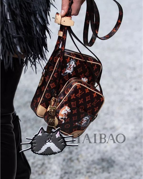 GUCCI看了沉默，LV也得陪玩!喵星人究竟有什么魔力