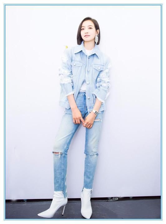 丝巾系脖子上已经过时了？宋茜直接挂裤子上，简直时髦到刮目相看