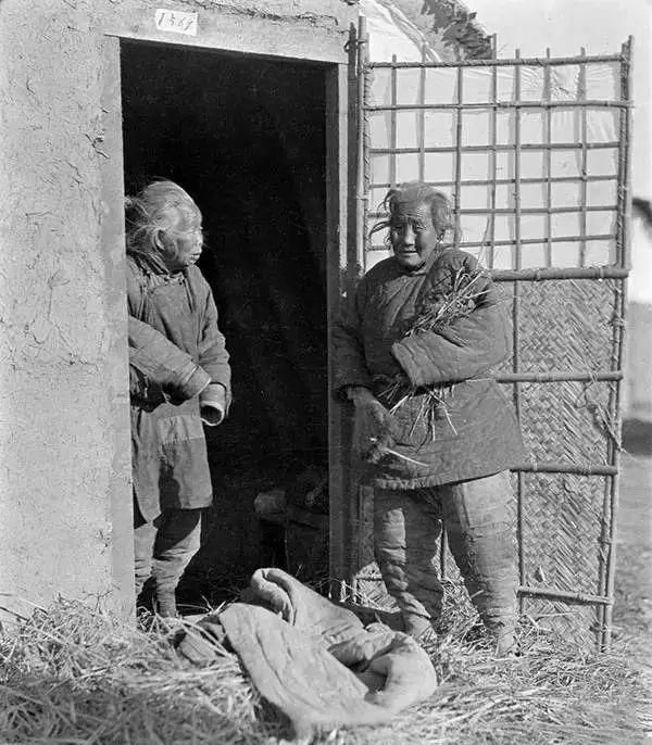 美国人在鞋盒里发现了6000张中国老照片，轰动全世界