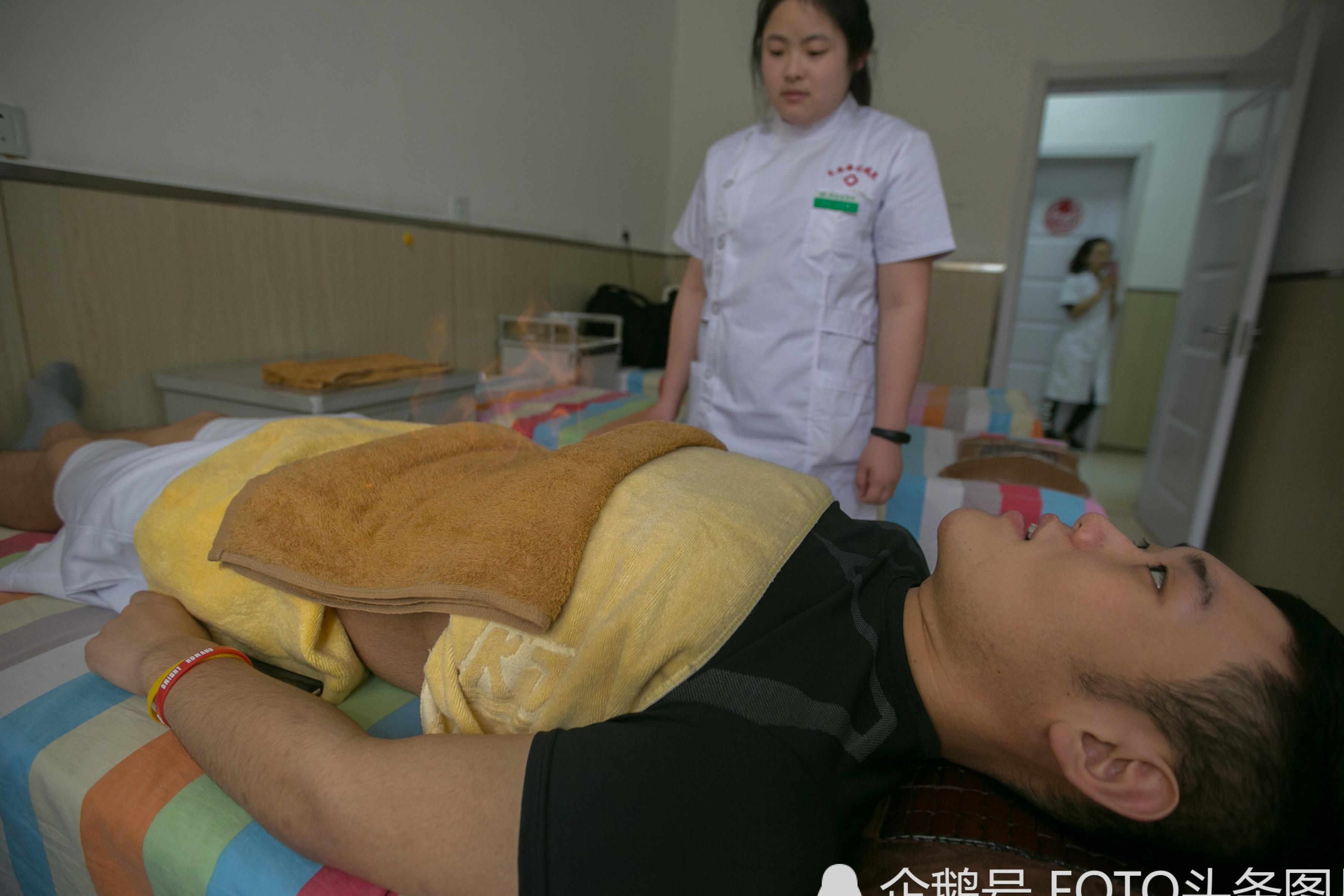 “00后”600斤少年减肥一年瘦300斤 欲回报社会