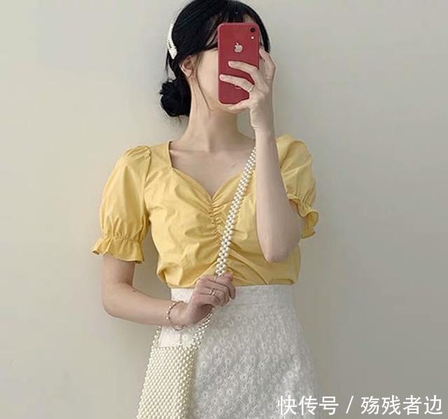 气质@牛仔裤+泡泡袖上衣,洋气又时髦,尽显好气质
