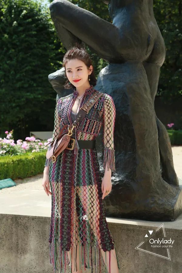 迪奥究竟有什么魔法让景甜如此着迷?