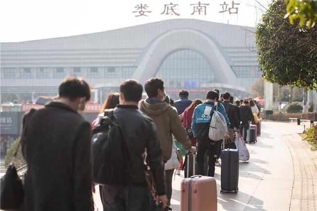  专列|“您复工，我服务！”——湖南首趟始发赴粤农民工专列返岗