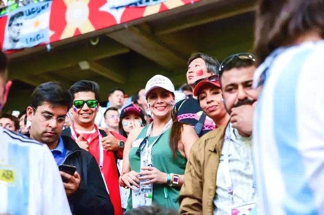 在中国的外国人被称“老外”，在外国的中国人被称什么？差别很大