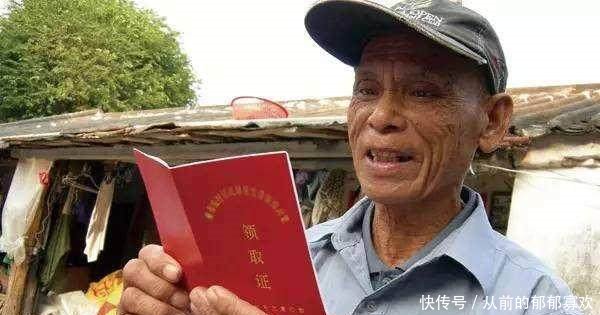 在农村有养老保险的农民有福啦，每月有1200元加200补贴