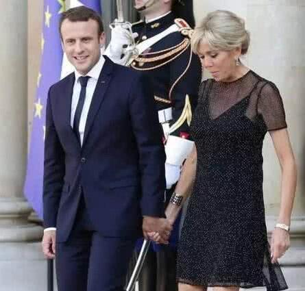 法国第一夫人穿着大胆，hold住薄纱短裙，65岁真是逆龄代表