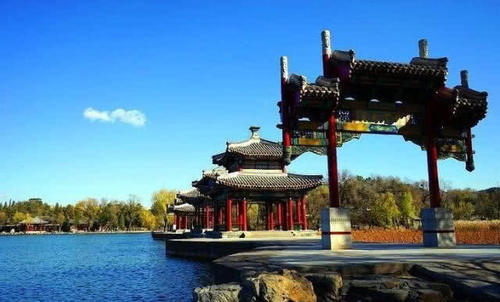 这城市跟北京一起发展，古代皇帝还经常在这避暑，却是个四线城市