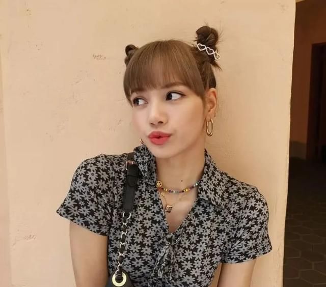  【女生】女生放弃呆板“黑长直”吧!试试4款时髦发型,洋气减龄显脸小