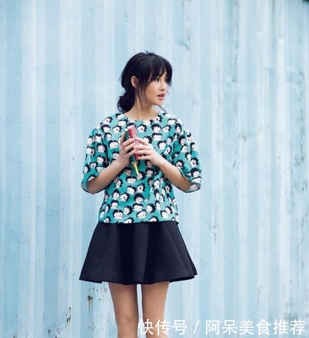  「气质」美女街拍：时尚有气质的小姐姐，穿上个性短裙，带来精致美感！