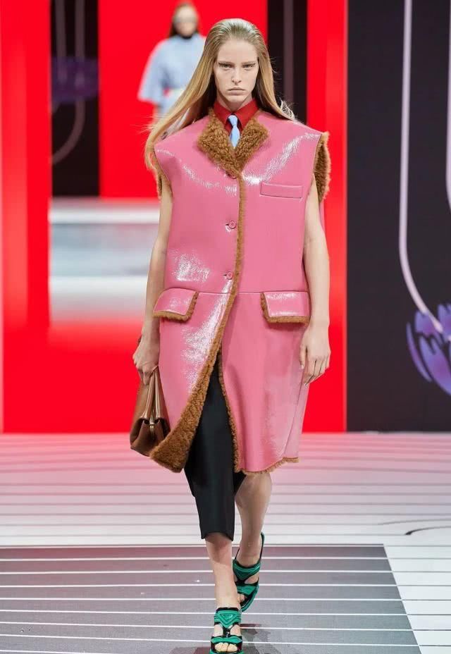  [Prada2020]Prada2020秋冬打造复古风潮